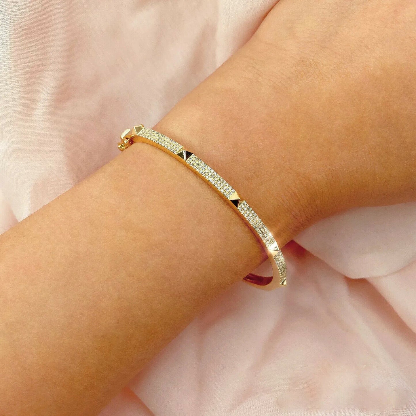 14K Gold 0.45 CT Diamond Spike Pyramid Bangle Bracelet Lock Round Cut Pave